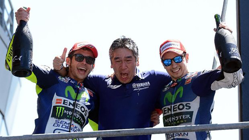 Valentino Rossi dan Jorge Lorenzo, pernah berbagi garasi di Yamaha, tetapi rival sesungguhnya di dalam dan luar arena. (PADDOCK/CRASH)